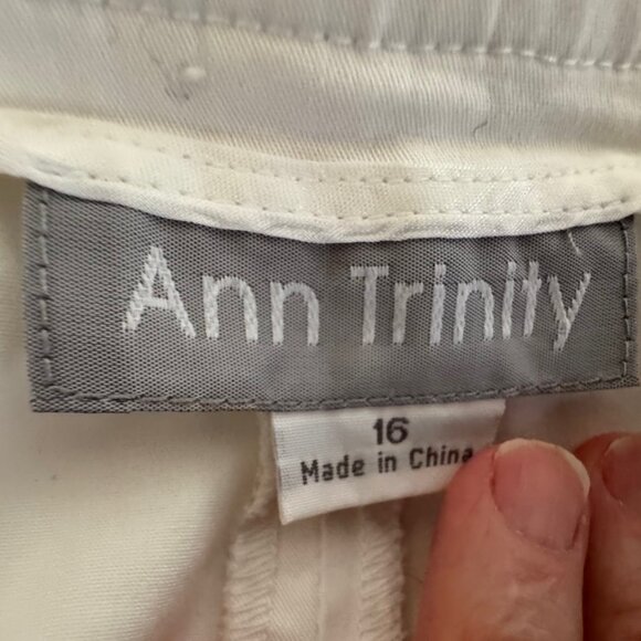 Ann Trinity White Cotton Blend Embroidered Capri Size 16 - Picture 11 of 13